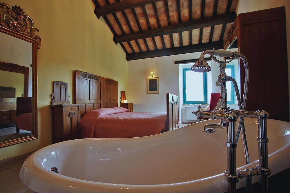 Prive villa met zwembad, airconditioning, wi-fi, huisdieren toegestaan, Marche in Mogliano, Provincie Macerata