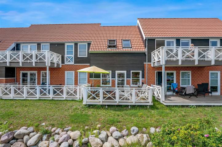 Gîte pour 6 personnes, avec terrasse dans Borre