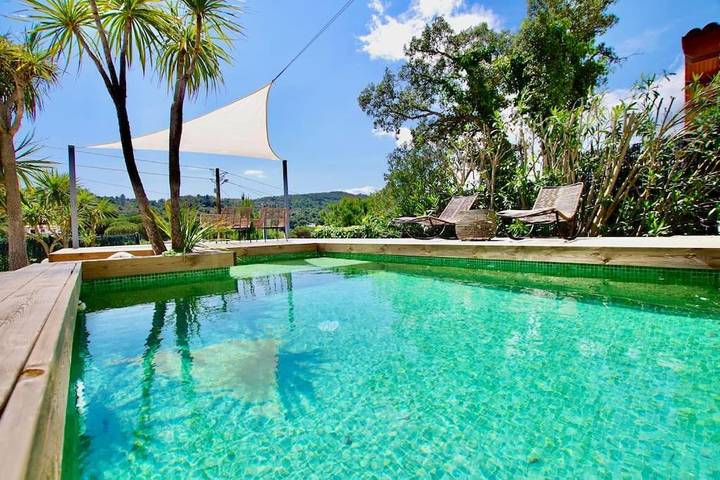 Casa rural para 8 personas, con jardín además de vistas y piscina en Massanet de la Selva