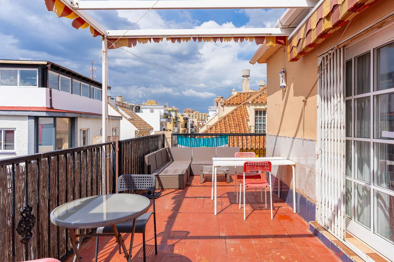 Entire apartment, Apartment 'Med Stor Terass' with Mountain View, Wi-Fi and Air Conditioning in Fuengirola Centre, Fuengirola