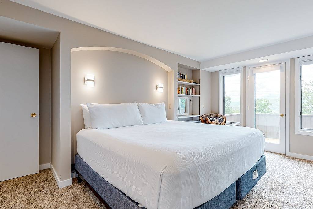 Mountain view retreat with fast Wifi, washer/dryer, & central Ac in Jackson (NH), White Mountain National Forest