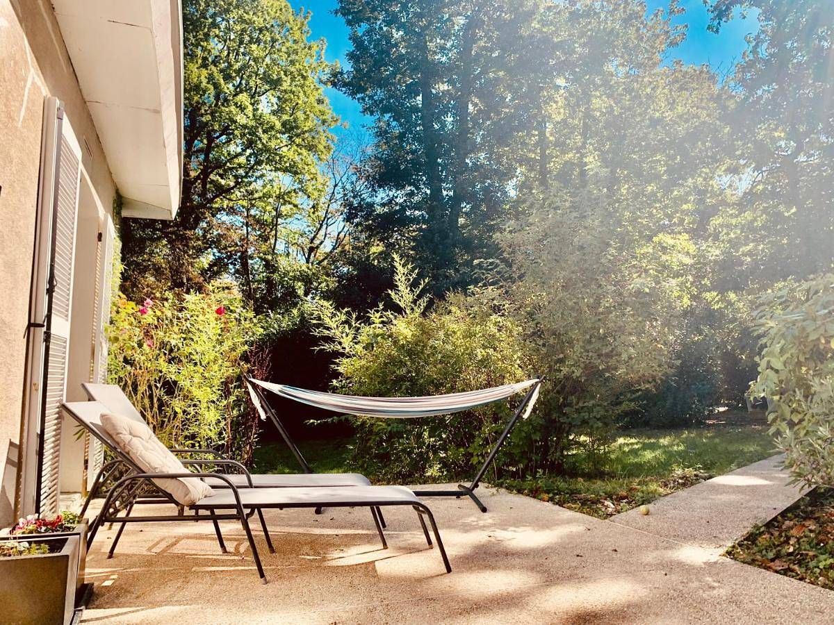 Double Room with Garden View in Buc, Yvelines