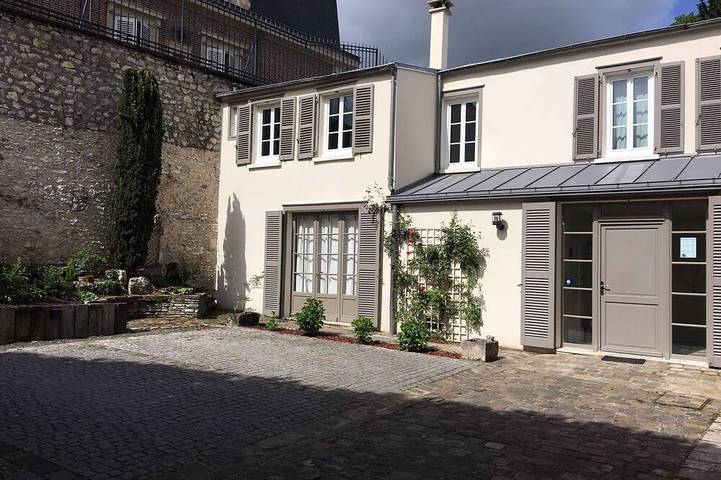 Apartamento entero, Buen centro de Chartres apartamento de 35m2 con parking in Chartres, Región de Chartres