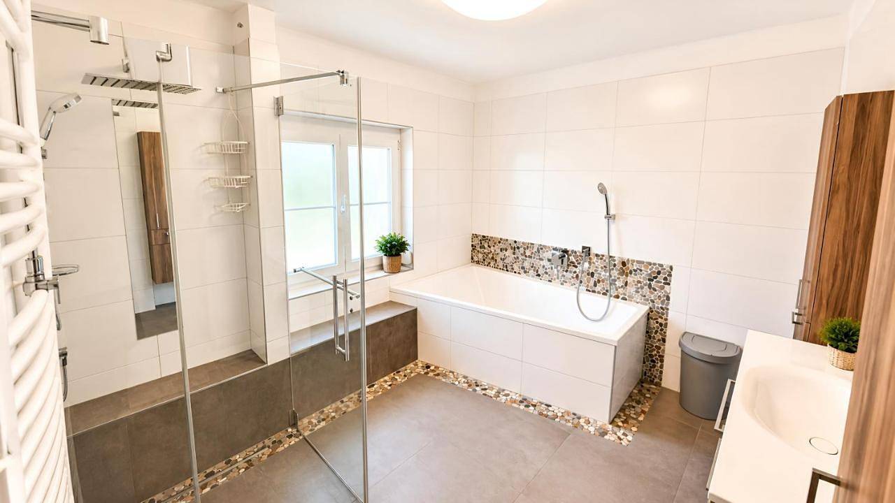 Appartement entier, Riverside Living - Großzügiges Familienzimmer mit eigenem Bad nähe Pferdezentrum in Stadl-Paura, Traunviertel