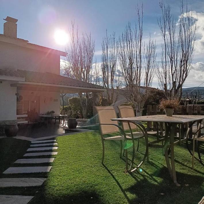 Casa rural para 3 personas, con Terraza y Jardín además de Piscina y Vistas en Mediona