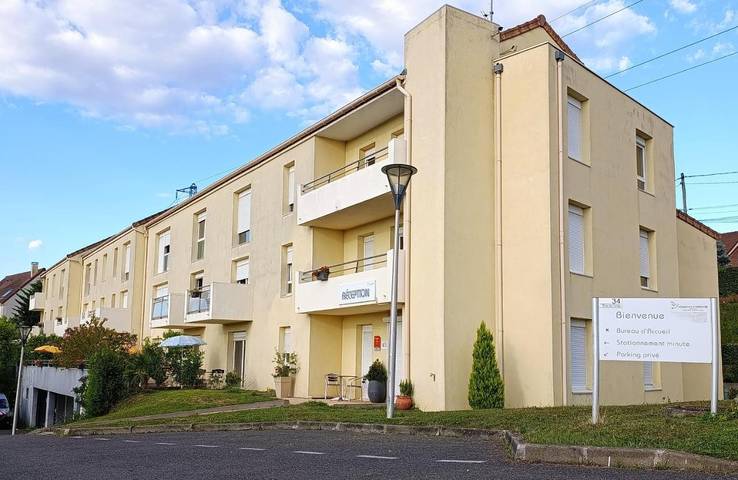 Appart’hôtel pour 2 personnes, avec Terrasse ainsi que Jardin et Vue