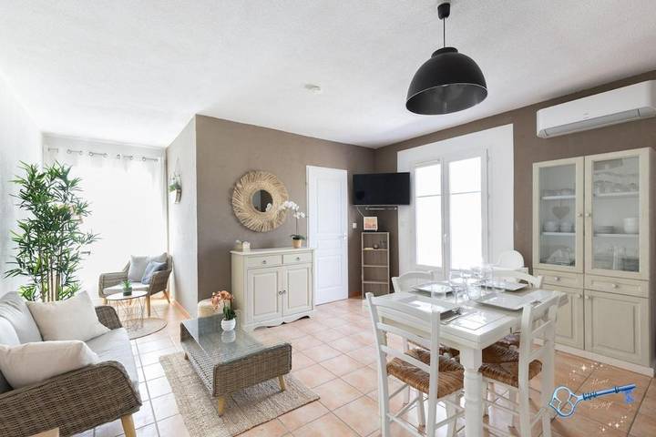 Maison de vacances pour 5 personnes, avec terrasse ainsi que jardin et piscine