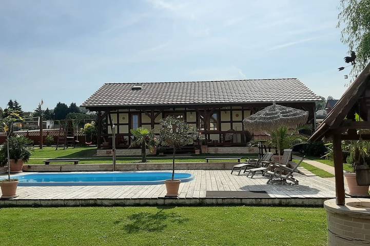 Ferienhaus für 5 Personen, mit Terrasse und Garten sowie Pool in Unterwellenborn