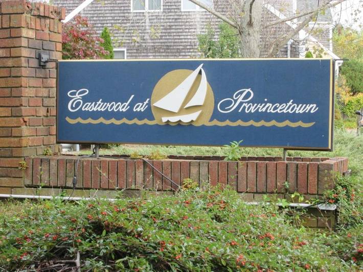 Location de vacances pour 2 personnes, avec jacuzzi ainsi que jardin et piscine à Provincetown - 4