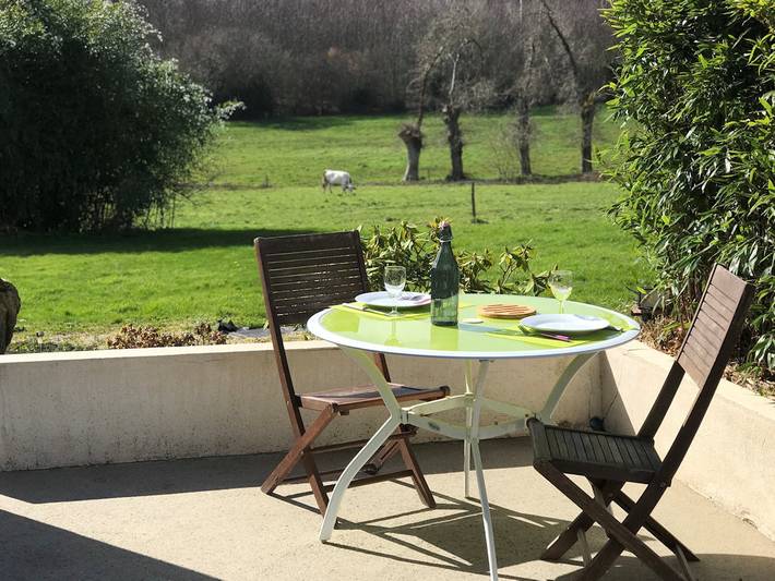 Gîte pour 2 personnes, avec vue sur le lac ainsi que jardin et terrasse