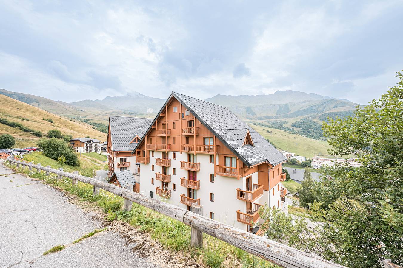 Apartamento entero, Apartamento 'Bds1 37 4/5 Plazas' con vistas a la montaña, balcón y Wi-Fi in Montgellafrey, Le Grand Domaine