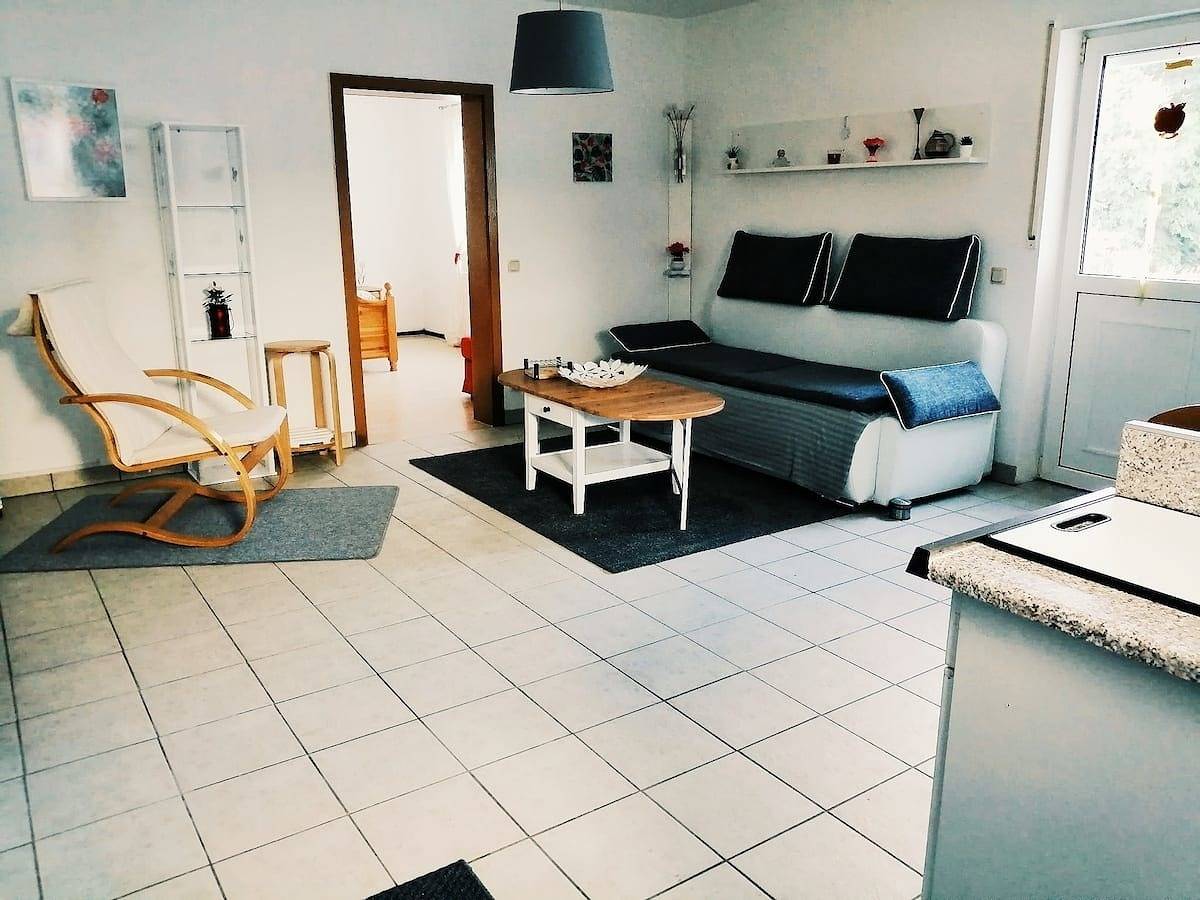 Ganze Ferienwohnung, 76 qm Whg im Eg Haus-Wohlfühloase vor der Haustür in Gladenbach, Naturpark Lahn-Dill-Bergland