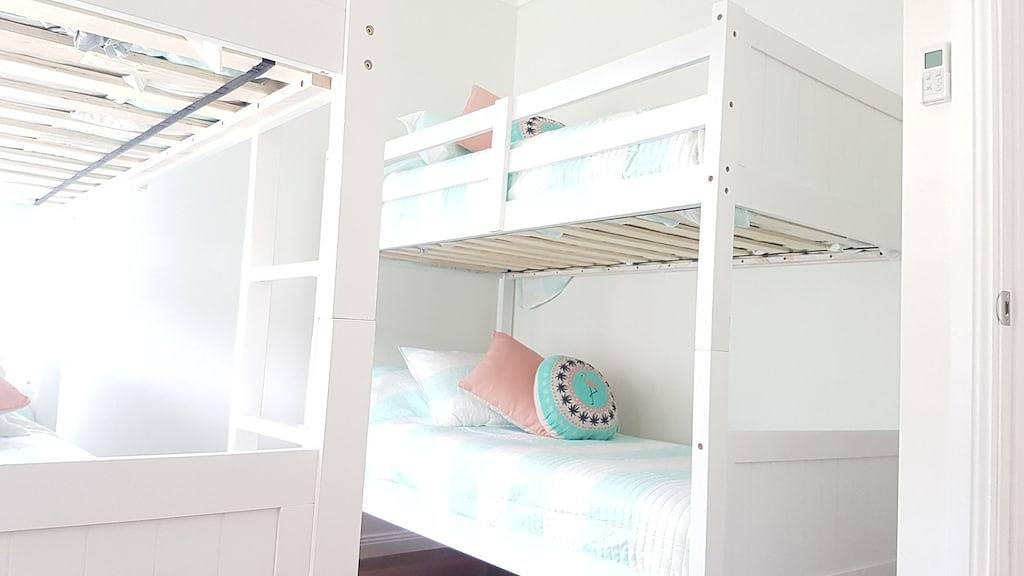 Husky Central, luxury, 2 minute walk to town, pet friendly, wi-fi, hygenic, warm in Huskisson, Jervis Bay