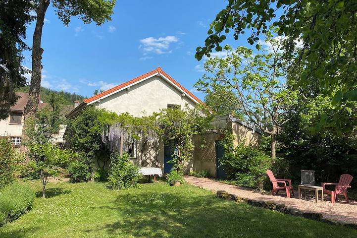 Gîte pour 4 personnes, avec jardin dans Lucenay-l'Évêque