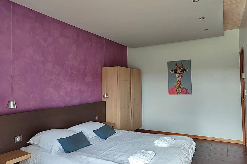 Amplio alojamiento en Montbeugny, para 14 personas, se admiten mascotas in Montbeugny, Allier (desambiguación)