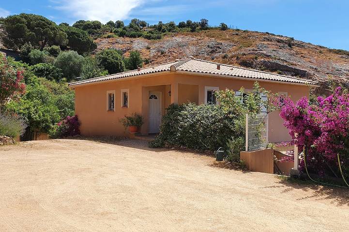Gîte pour 4 personnes, avec terrasse à Appietto
