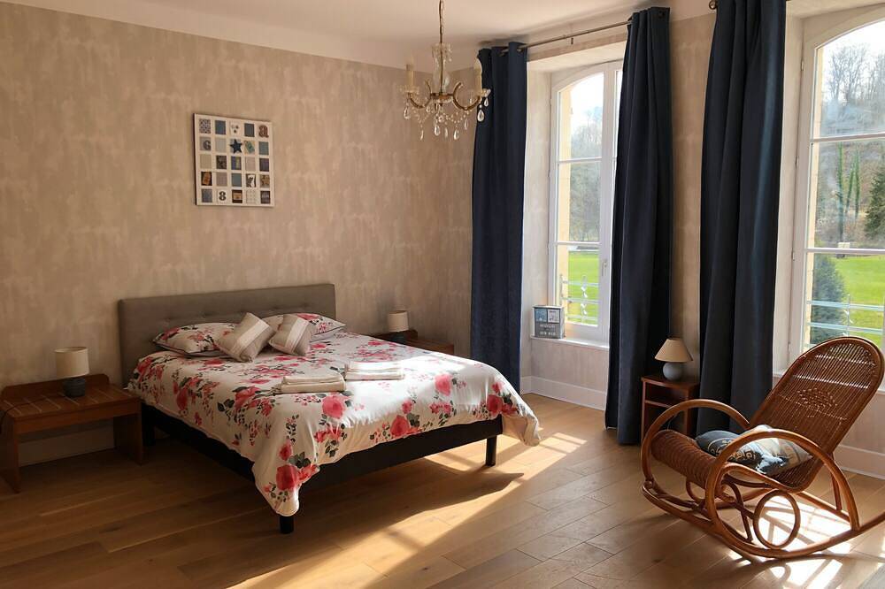 Bed and Breakfast 'Double' met gedeeld terras, privétuin en Wi-Fi in Rollainville, Neufchâteau (Frankrijk)