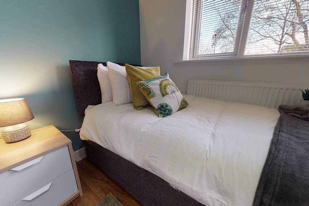 Entire apartment, Srk- Secure Brand New Luxury Green View Lodge in Peterborough