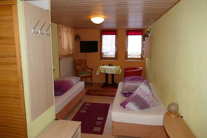 Ferienhaus für 3 Personen, mit Balkon und Terrasse sowie Garten und Ausblick in Burladingen - 3