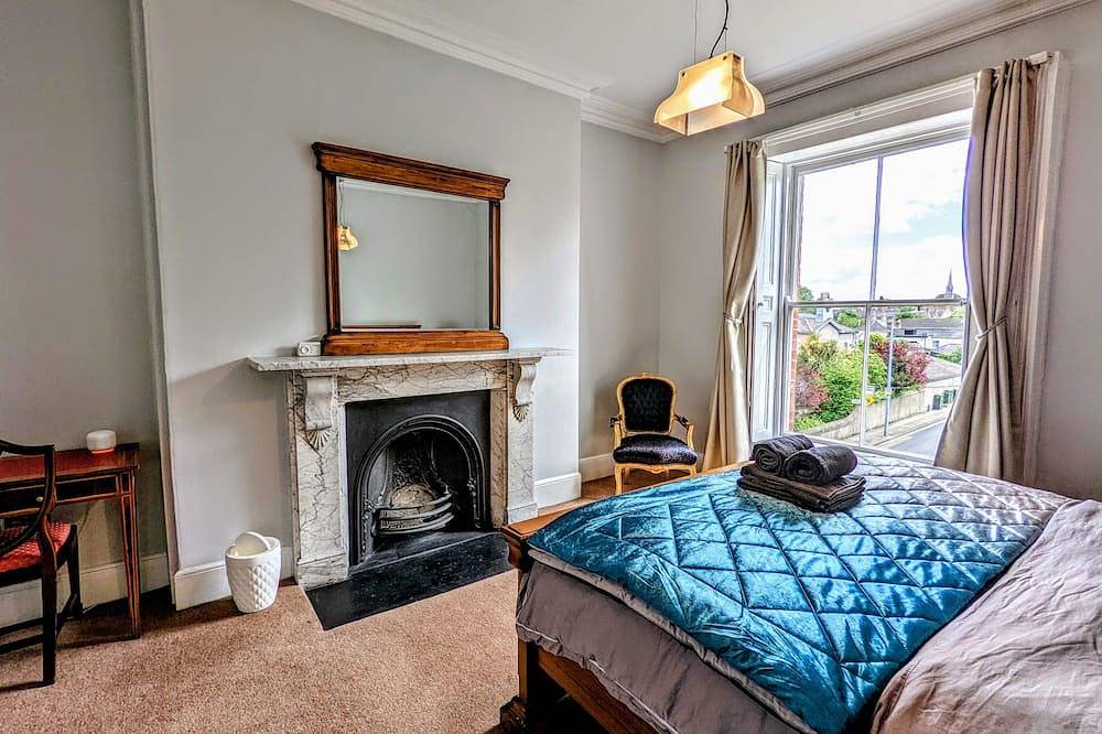 Spacious Georgian Period House in Rathgar, Dublin. 4 Bedroom, 3 Bath, Sleeps 9 in Rathgar, Dublin