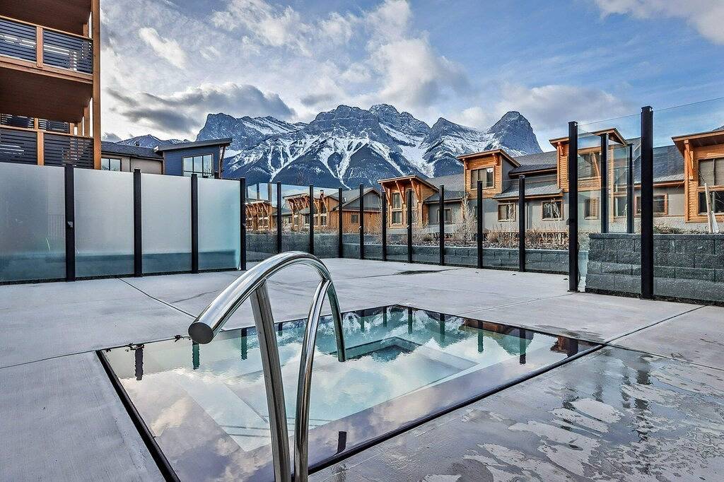 Ganze Wohnung, Amazing 1 bedroom & Den Penthouse Suite! Vaulted! in Canmore, Banff-Nationalpark