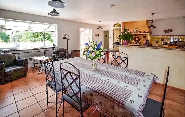 Acogedor apartamento de 100 m² con piscina cerca del río Durance: wifi y aparcamiento incluidos in Cheval-Blanc, Parque natural regional del Luberon