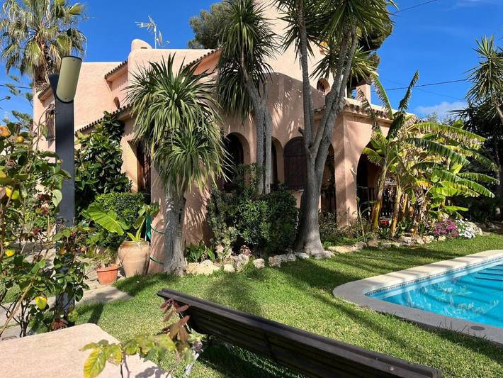Villa pour 8 personnes, avec piscine ainsi que terrasse et jardin à Calafell - 3