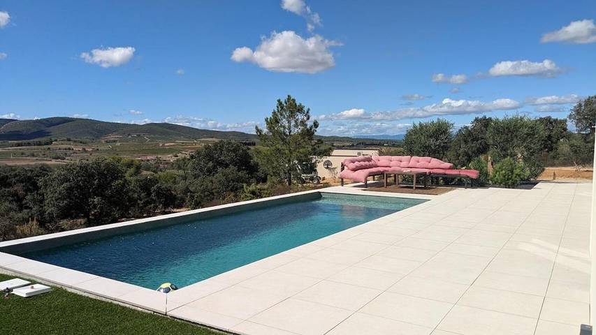 Location de vacances pour 10 personnes, avec vue ainsi que piscine et jardin à Saint-André-de-Roquelongue