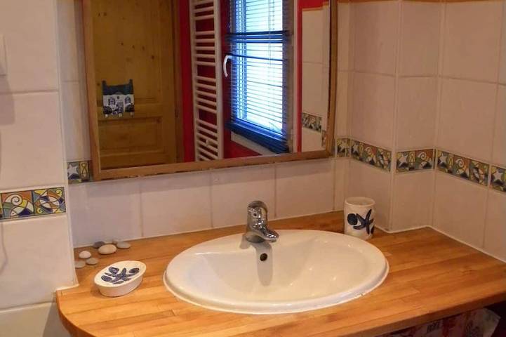 Location de vacances pour 5 personnes, avec terrasse et jardin dans Le Cabellou - 4