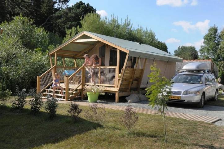 Tente pour 4 personnes, avec bassin pour enfant dans le Finistère