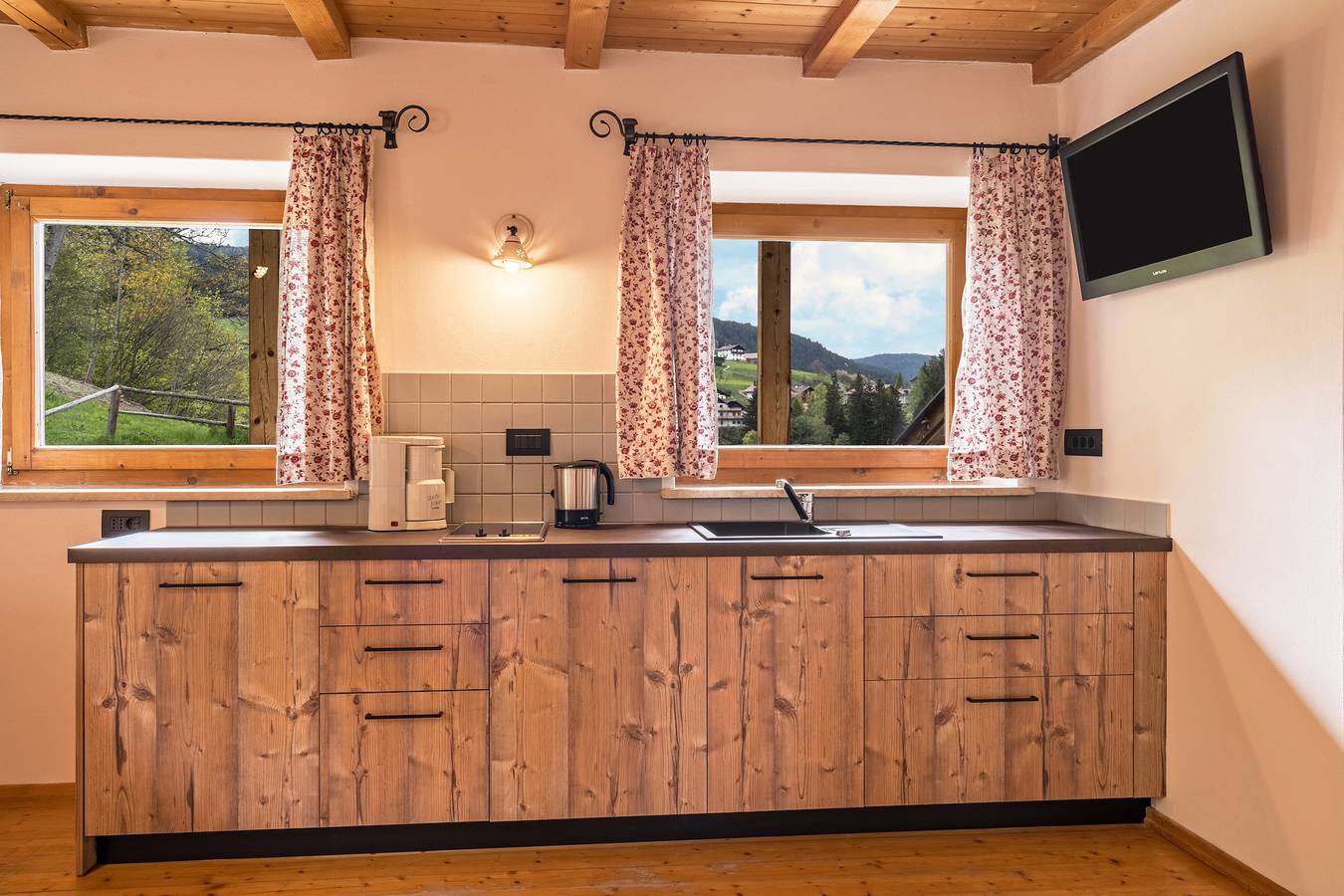 Ganze Wohnung, Ferienwohnung "Stockrose - Nusserhof" in der Nähe des Skigebietes mit Bergblick & Balkon in Hafling Oberdorf, Hafling