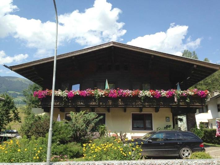 BnB für 4 Personen, mit Balkon und Terrasse sowie Garten und Ausblick in Mittersill