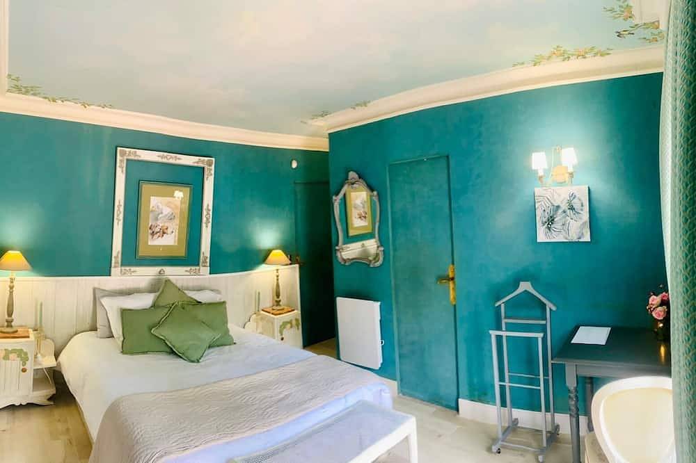 Charming village house with swimming pool in the heart of Sologne in Nançay, Sologne