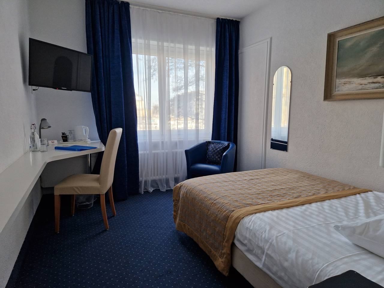 Hôtel Touring au Lac - Simple, côté port in Neuchâtel, Pays des Trois-Lacs