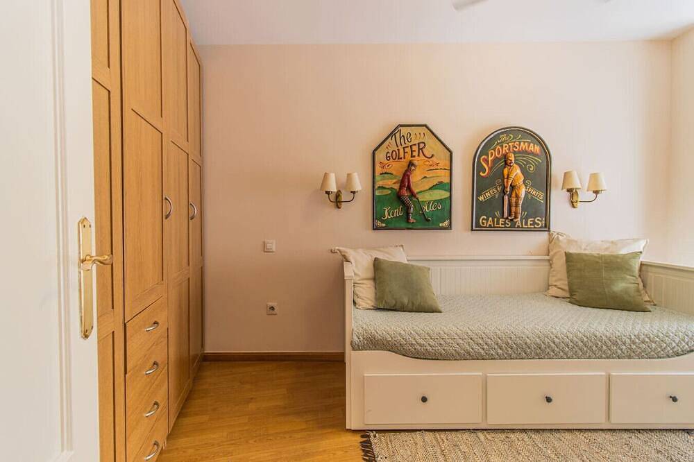 Entire apartment, Relax Above the City - Terrace, Views & Comfort in Huesca, Huesca Province