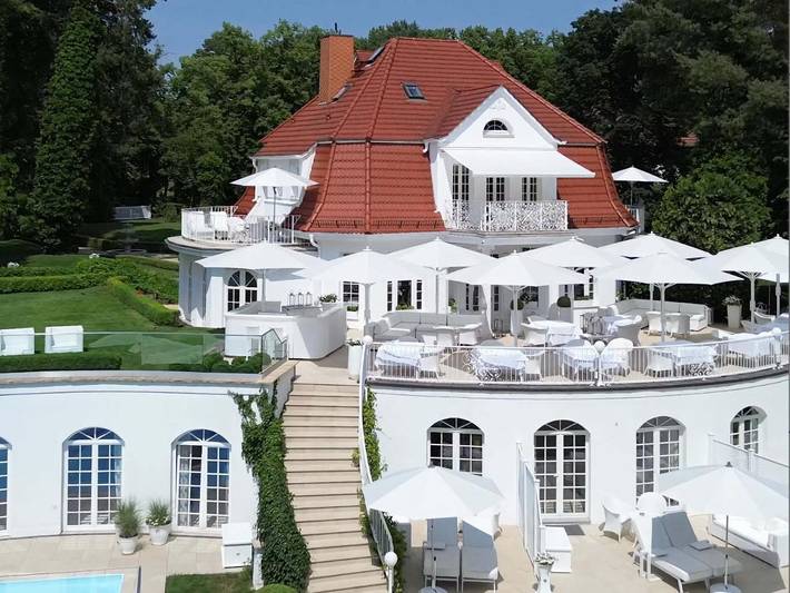 Hotel voor 2 personen, with sauna and whirlpool as well as zwembad and tuin in Bad Saarow