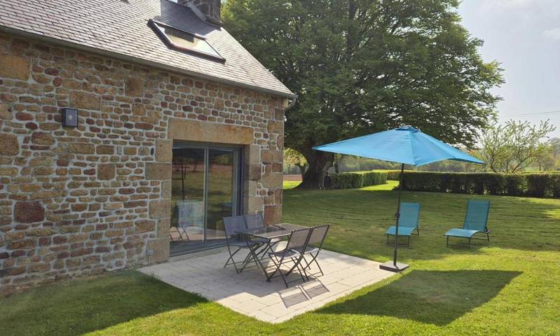 Location de vacances pour 4 personnes, avec Jacuzzi ainsi que Terrasse et Jardin à La Carneille