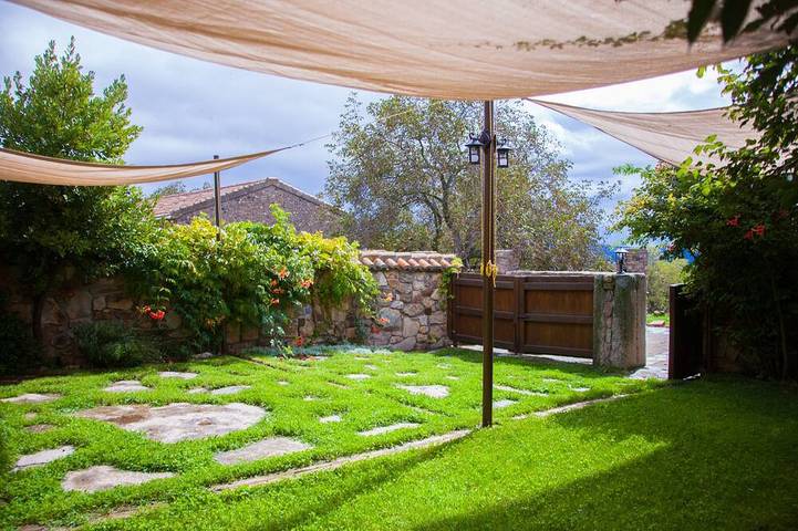 Casa rural con Spa (Jacuzzi y Sauna) ideal para grupos y rutas de senderismo/Btt in Braojos de la Sierra, Provincia de Madrid