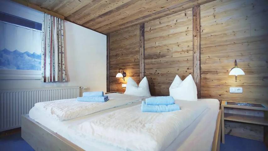 Ferienwohnung für 2 Personen, mit Balkon und Terrasse sowie Garten und Sauna in Gaschurn und Umgebung