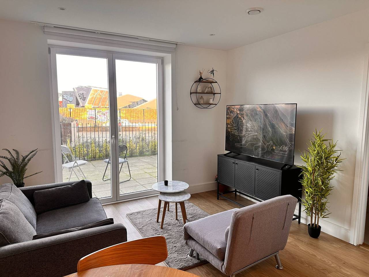 Entire apartment, Cozy one bedroom with a Big Balcony and parking in Birmingham, Birmingham Area