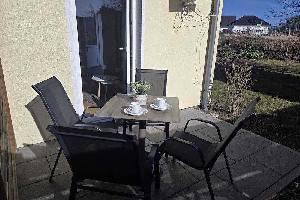 Ganze Wohnung, Auszeit auf Rügen – Gemütliches Bungalow-Apartment mit Terrasse in Sassnitz-Lancken in Sassnitz, Nationalpark Jasmund