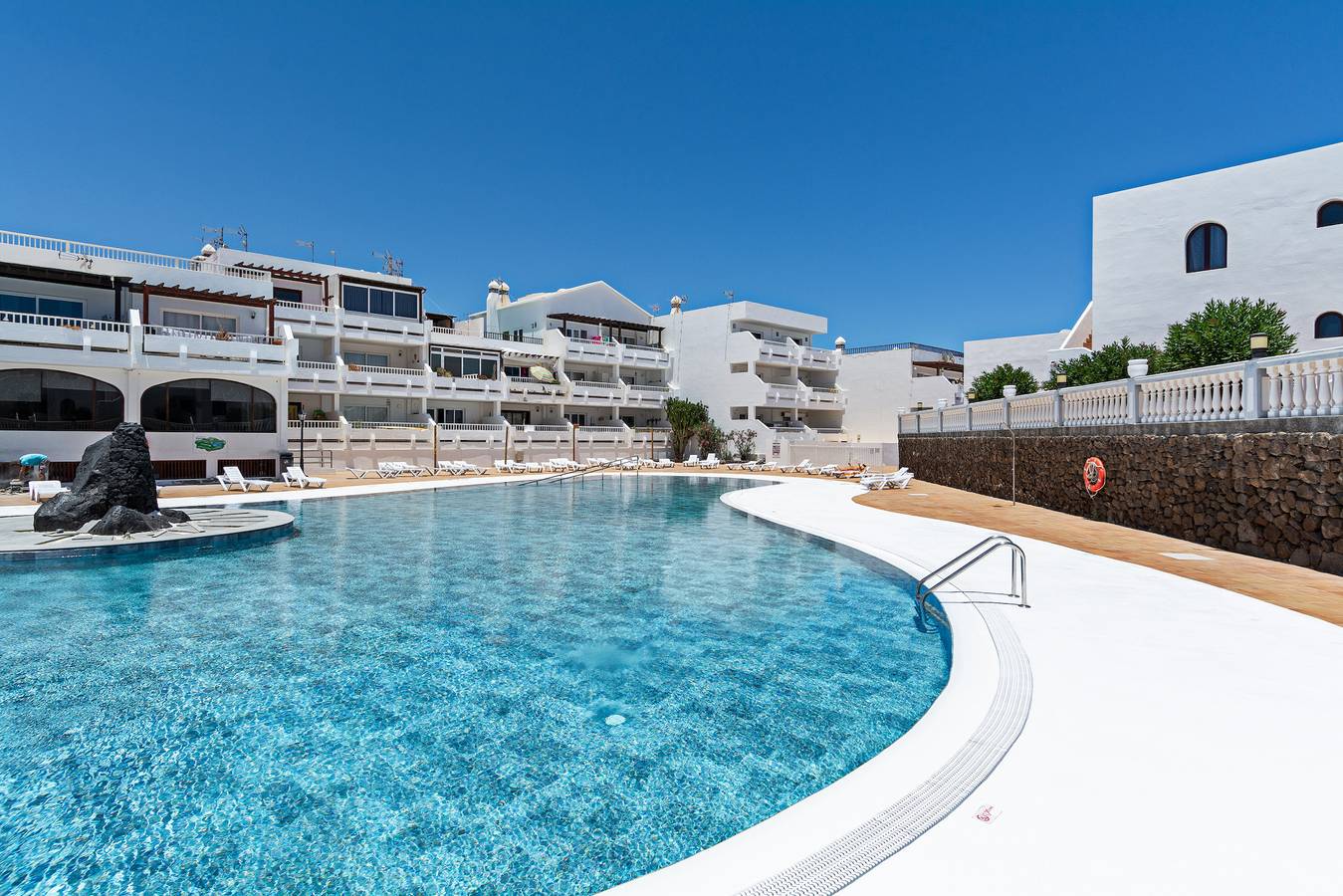 Apartamento entero, Casa Ayram - Private terrace - Pool - 10 min walk in Costa Teguise, Teguise