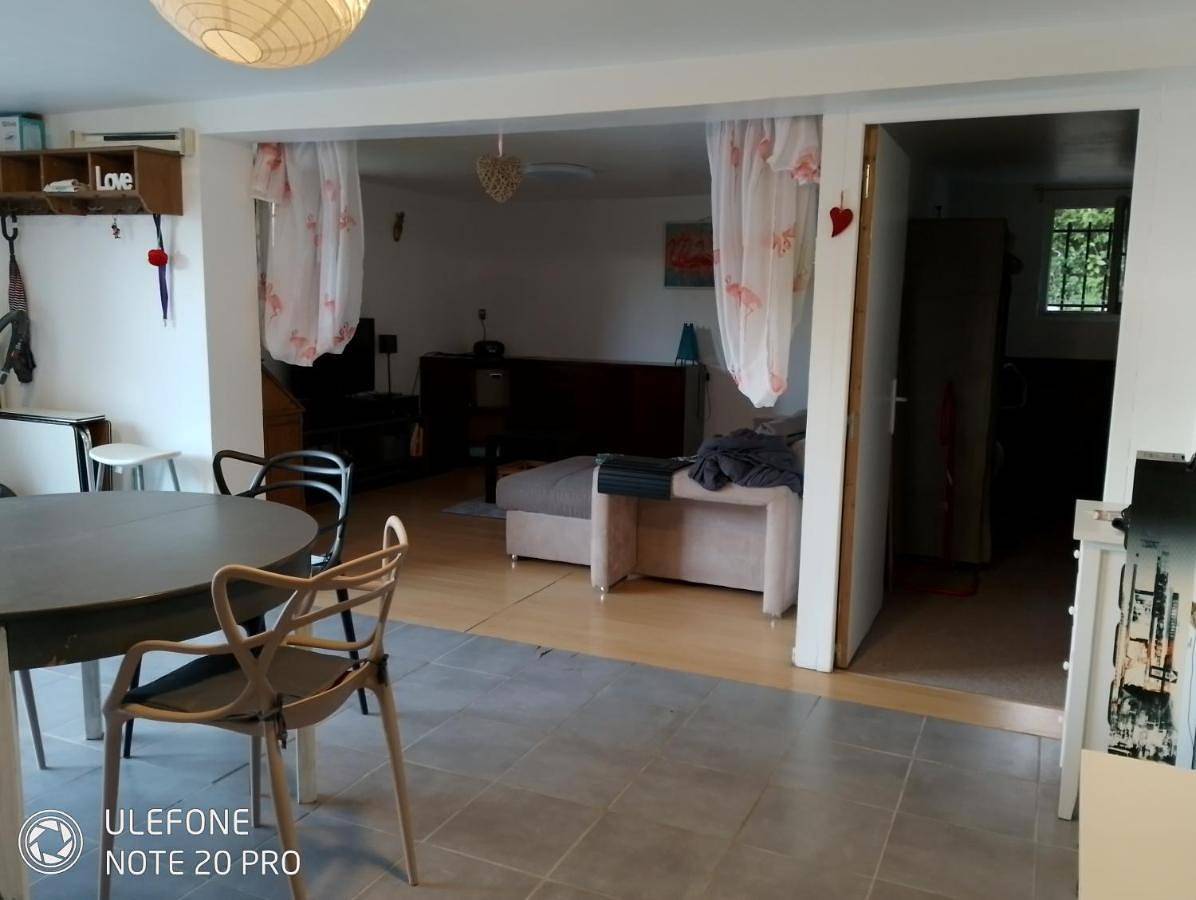 Appartement entier, Entre vignes et garrigue in Saint-Drézéry, Côte méditerranéenne (France)