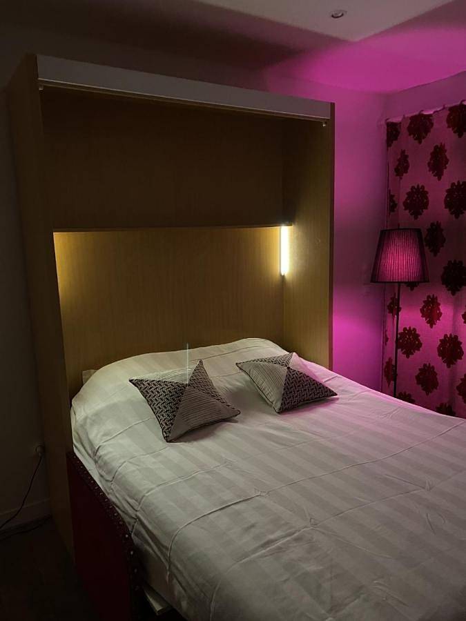 Gîte pour 2 personnes, avec jacuzzi et terrasse à Portets
