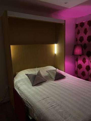 Gîte pour 2 personnes, avec terrasse et jacuzzi à Portets