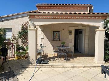 Location de vacances pour 5 personnes, avec jardin ainsi que piscine et jacuzzi, animaux acceptés à Notre-Dame-de-Sanilhac