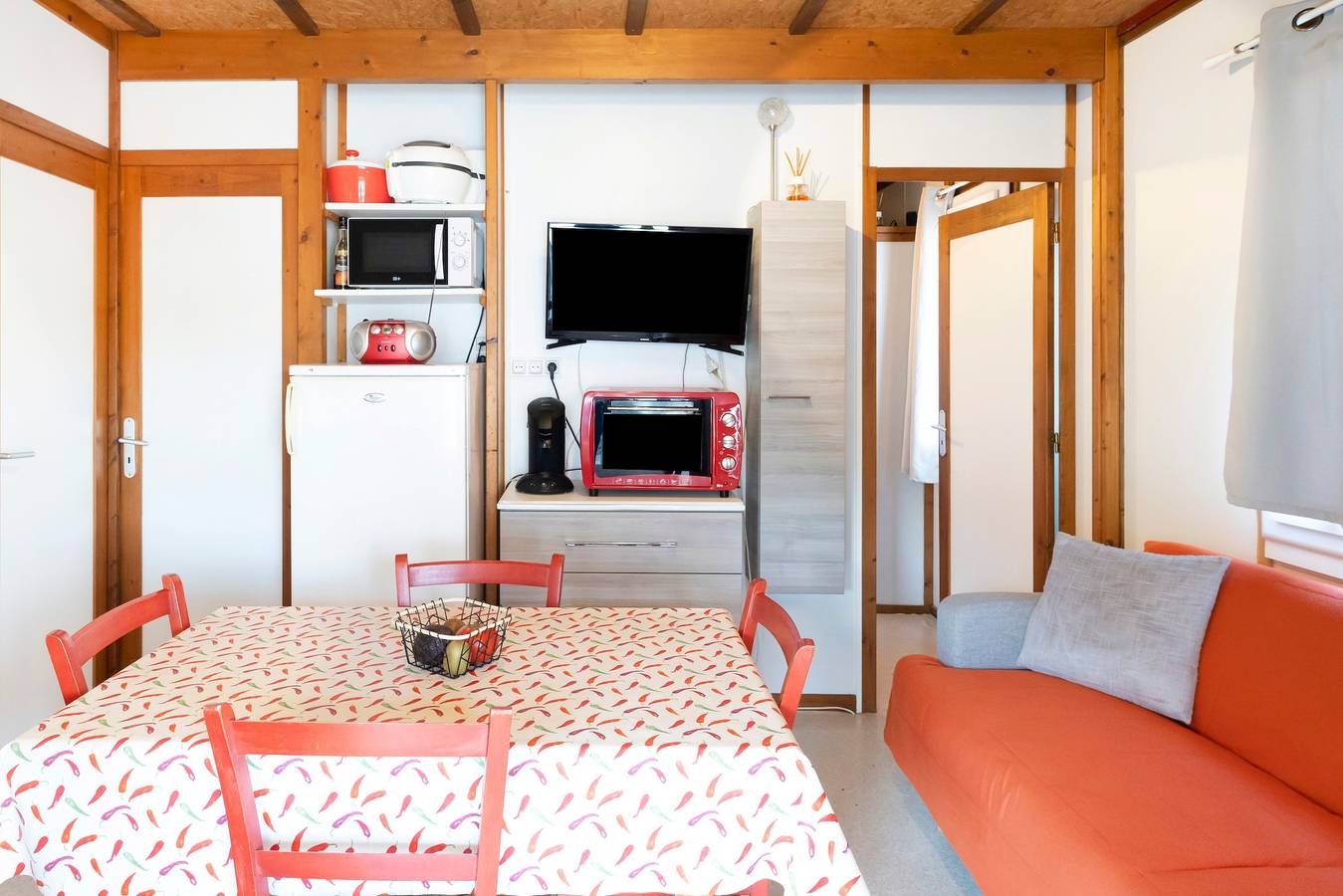 Chalet 'Ortalon - Hasparren' mit Gemeinschaftspool, Wlan und Klimaanlage in Hasparren, Bayonne und Umgebung