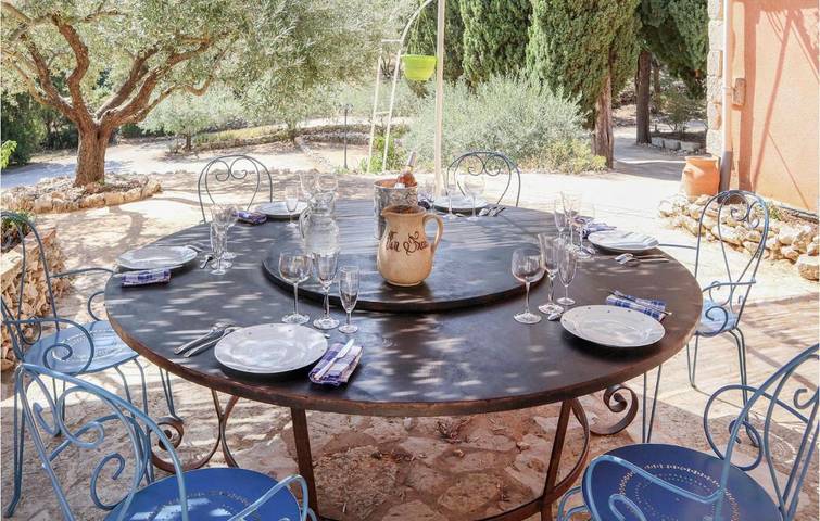 Location de vacances pour 10 personnes, avec piscine et jardin à Rochefort-du-Gard - 2