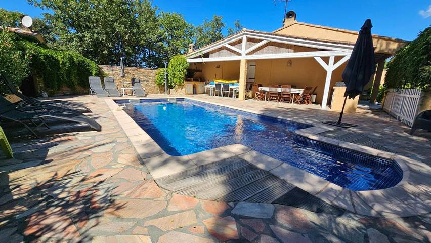 Villa pour 4 personnes, avec vue ainsi que jardin et piscine, animaux acceptés