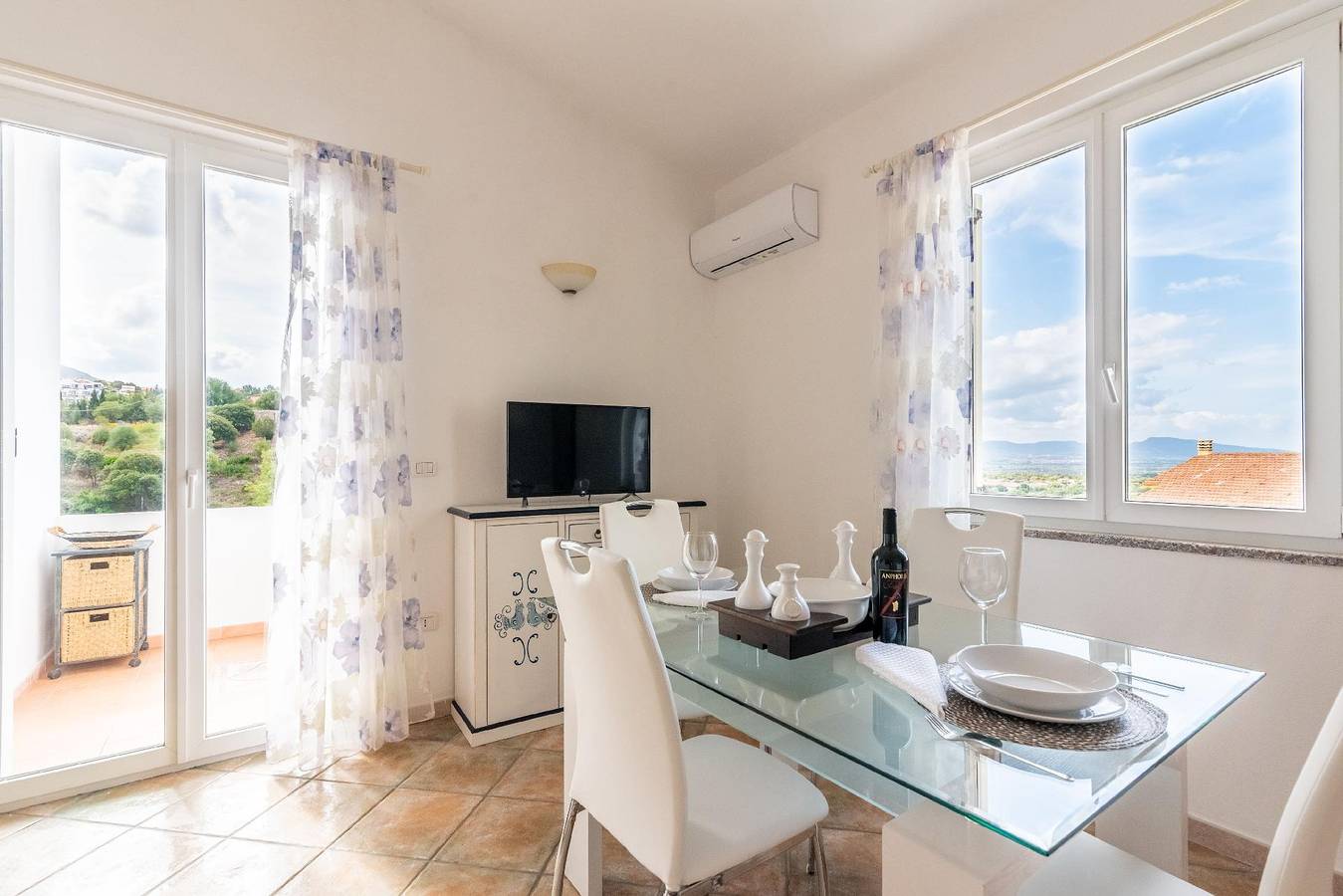 Ganze Ferienwohnung, Pentahaus "Casa Adina" mit späktakuläres Meerblick in Badesi, Olbia-Tempio